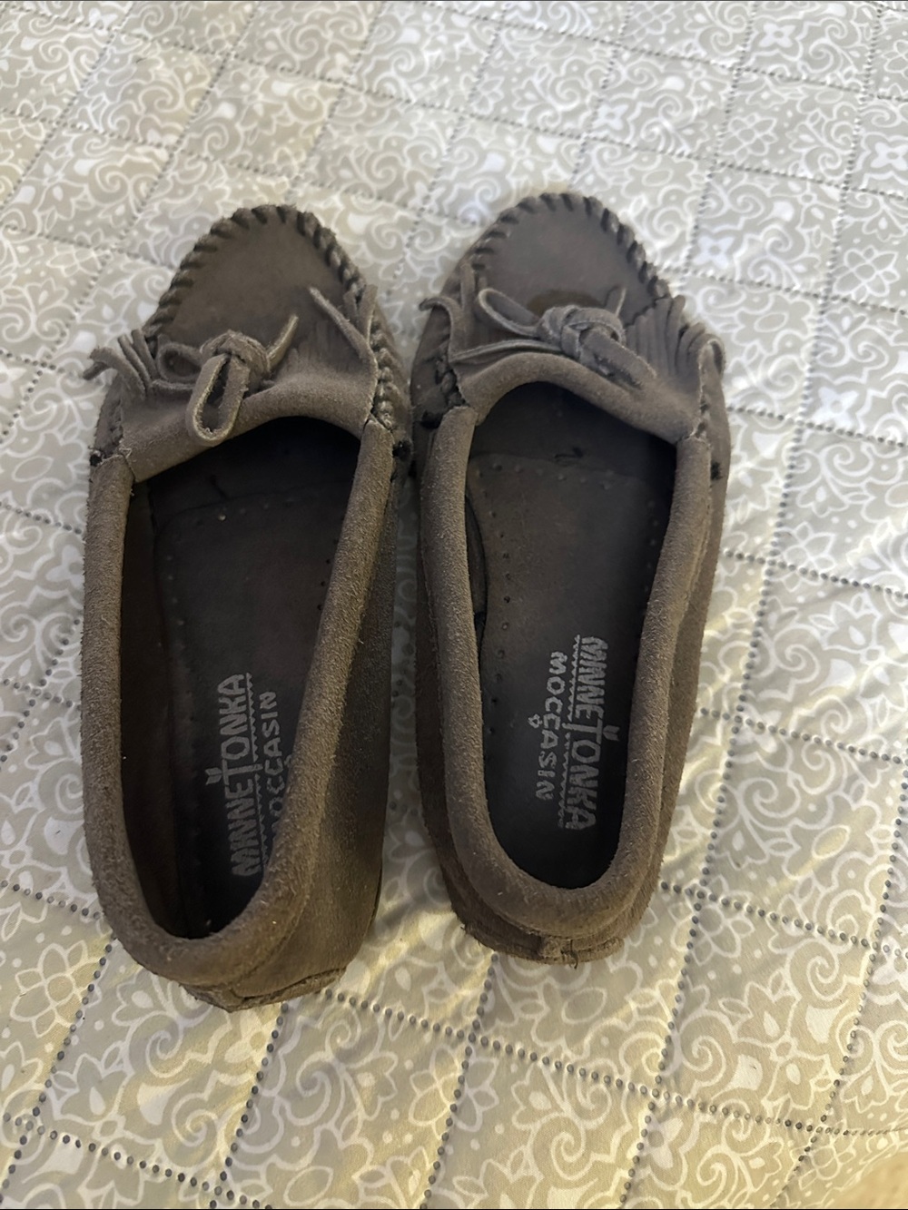Minnetonka Women's Moccasins in Dark Brown Suede with Bow
